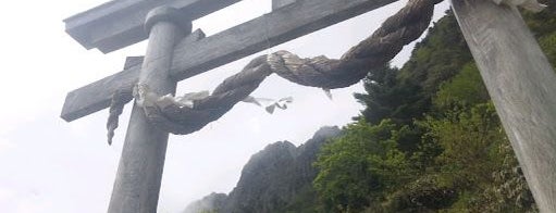 石鎚山 二ノ鎖下 鳥居 is one of 西日本最高峰 神さんの山、石鎚山に登ろう！.