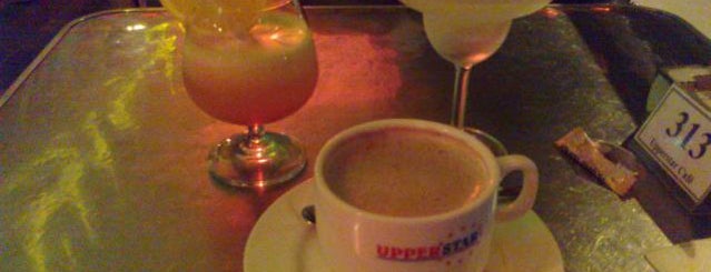 Upperstar Cafe & Bar is one of Food Hunting ♥ Borneo.