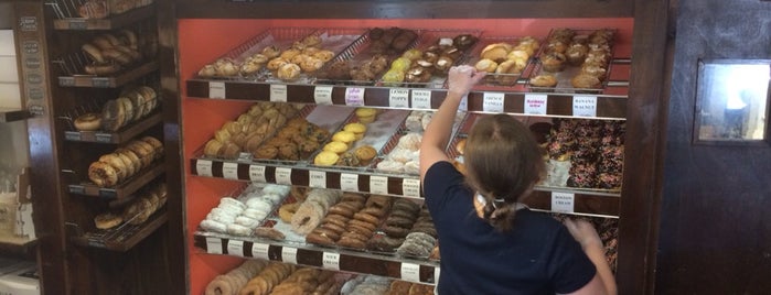 Hole In One Donut Shop is one of New England To-Do.
