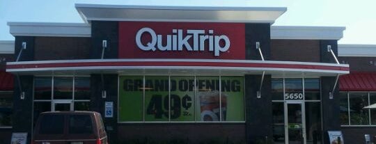QuikTrip is one of Tempat yang Disukai Phoenix.