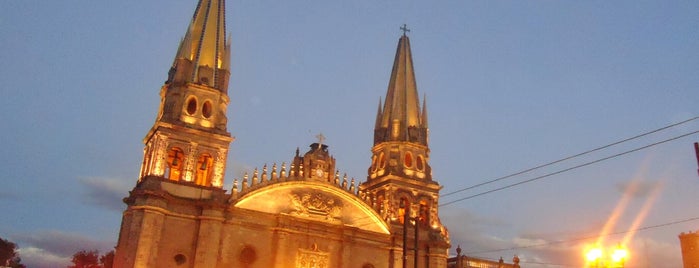 Catedral Basílica de la Asunción de María Santísima is one of Posti che sono piaciuti a Leo.