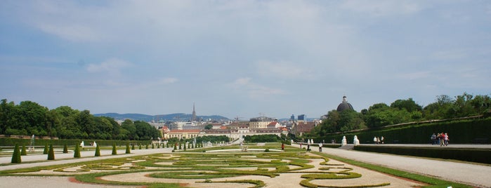 Schlossgarten Belvedere is one of Leoさんのお気に入りスポット.