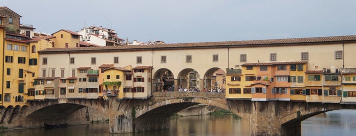 Ponte Vecchio is one of Lugares favoritos de Leo.