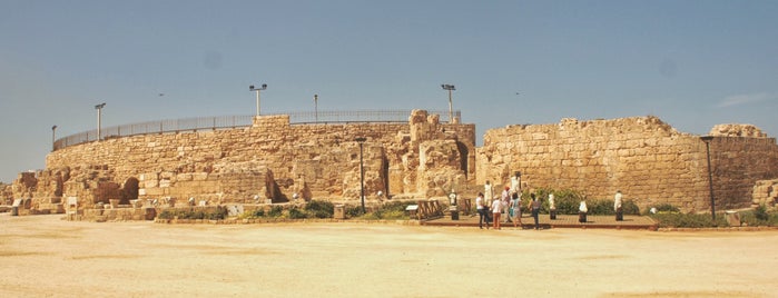 Caesarea National Park is one of Orte, die Leo gefallen.