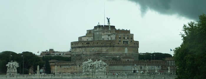 Castel Sant'Angelo is one of Posti che sono piaciuti a Leo.