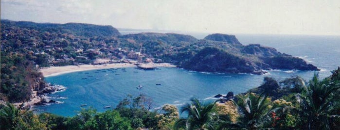 Puerto Angel is one of สถานที่ที่ Leo ถูกใจ.