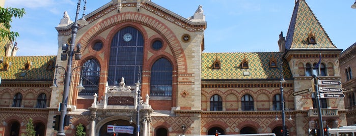 Vásárcsarnok | Central Market is one of สถานที่ที่ Leo ถูกใจ.