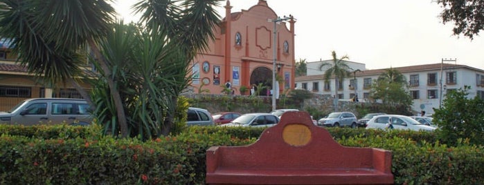 Parroquia de Nuestra Señora de Guadalupe y de la Santa Cruz is one of Lieux qui ont plu à Leo.