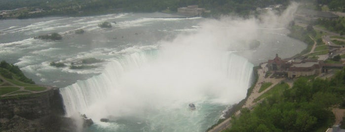 Niagarafälle (Kanada) is one of Orte, die Leo gefallen.