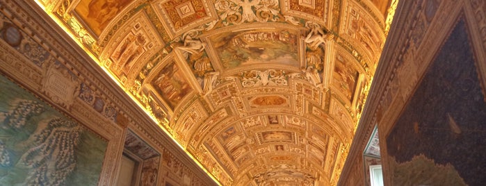 Galleria delle Carte Geografiche is one of Tempat yang Disukai Leo.