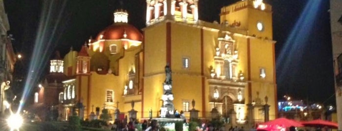 Plaza de La Paz is one of Tempat yang Disukai Leo.