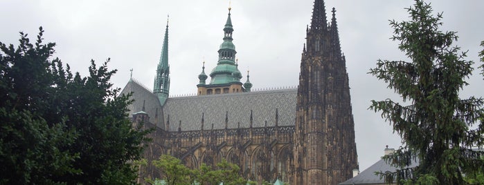 Katedrála sv. Víta | Saint Vitus' Cathedral is one of สถานที่ที่ Leo ถูกใจ.