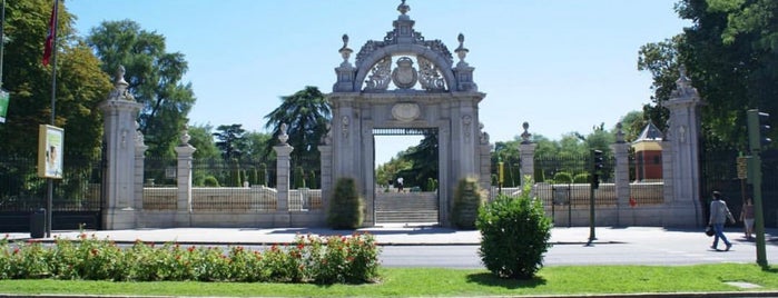 Parque del Retiro is one of Lieux qui ont plu à Leo.