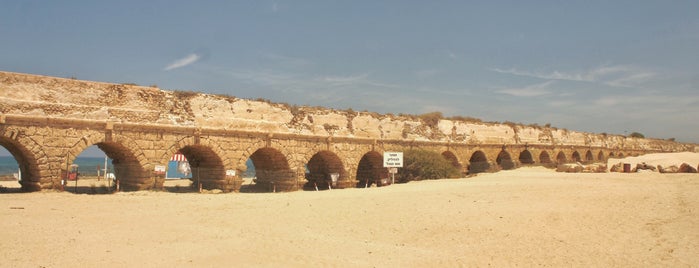 Caesarea Aqueduct is one of Lugares favoritos de Leo.