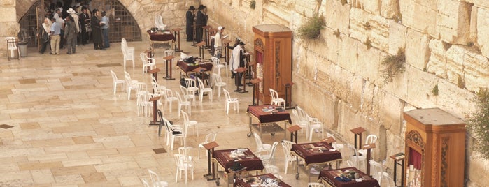 The Western Wall (Kotel) is one of Locais curtidos por Leo.