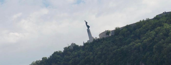 Gellért-hegy is one of Lugares favoritos de Leo.