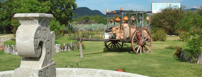 El Patio is one of Leo'nun Beğendiği Mekanlar.