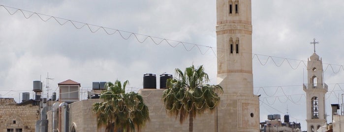Omar Bin Alkhatab Mosque is one of สถานที่ที่ Leo ถูกใจ.