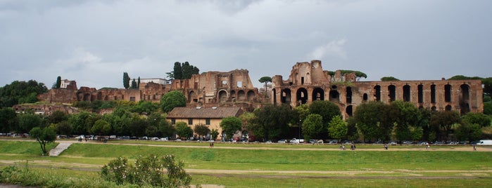 Terme di Caracalla is one of Tempat yang Disukai Leo.