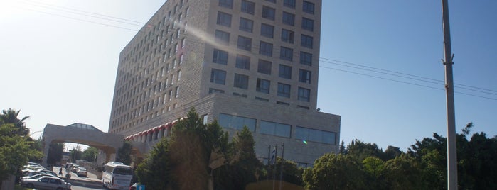 Plaza Hotel Nazareth is one of สถานที่ที่ Leo ถูกใจ.