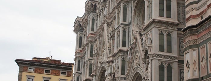 Catedral de Santa María del Fiore is one of Lugares favoritos de Leo.