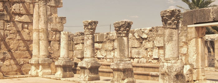 Capernaum Synagogue is one of สถานที่ที่ Leo ถูกใจ.