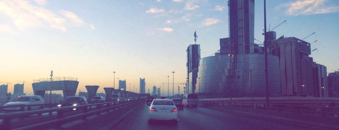 Al Aqiq Bridge is one of Lugares favoritos de Raghad.