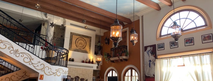 Hacienda Los Compadres is one of Bares y Restaurantes Favoritos.