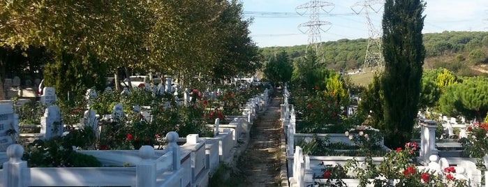 Hasdal Mezarlığı is one of Tempat yang Disukai Çağrı🤴🏻🇹🇷.