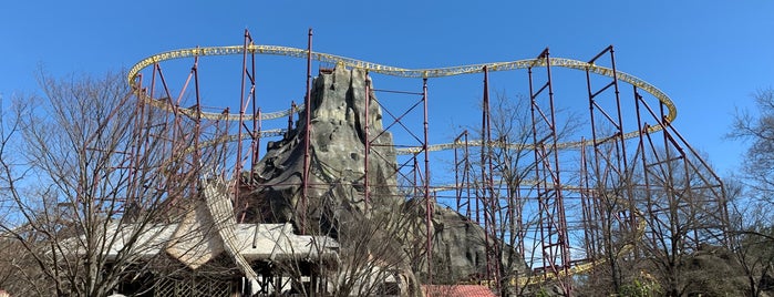 Volcano: The Blast Coaster - Kings Dominion is one of ROLLER COASTERS 2.