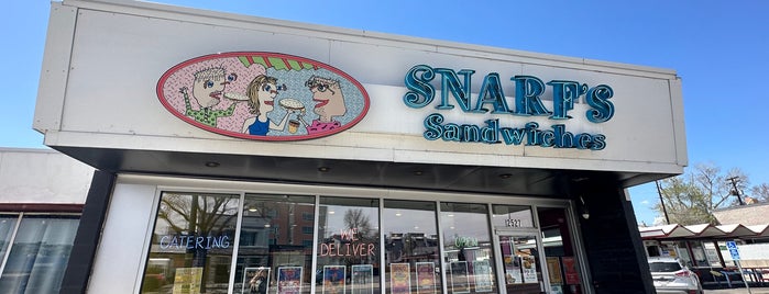 Snarf’s Sandwiches is one of Lugares favoritos de Andrew.