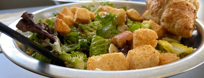 Salata is one of สถานที่ที่ ed ถูกใจ.