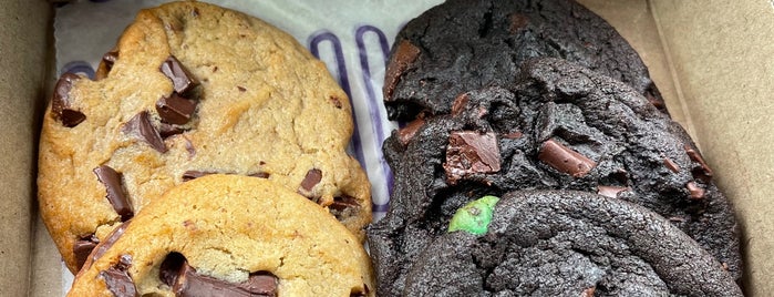 Insomnia Cookies is one of Kimmie's Saved Places.