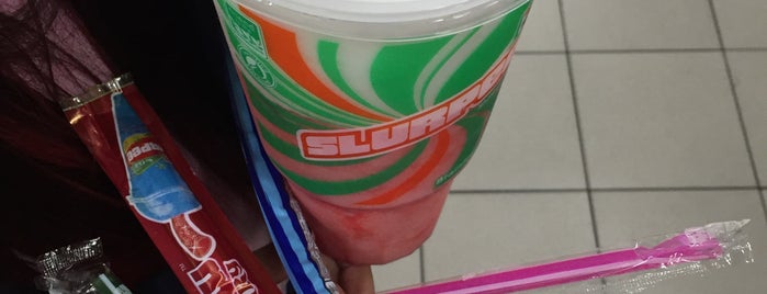 7/11 Slurpee Day is one of Annieさんのお気に入りスポット.