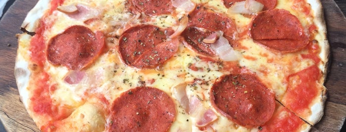 Pronto Pizza is one of สถานที่ที่บันทึกไว้ของ Alethia.