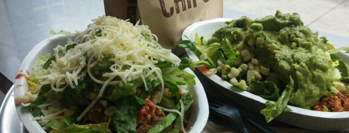 Chipotle Mexican Grill is one of Tempat yang Disukai Nicholas.