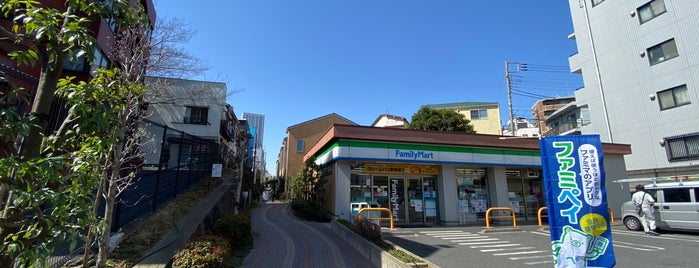 ファミリーマート 品川桐ヶ谷通り店 is one of コンビニ大田区品川区.