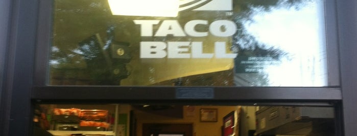 Taco Bell is one of สถานที่ที่ Kristeena ถูกใจ.