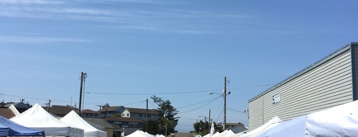 Newport Farmers Market is one of สถานที่ที่บันทึกไว้ของ Ian.