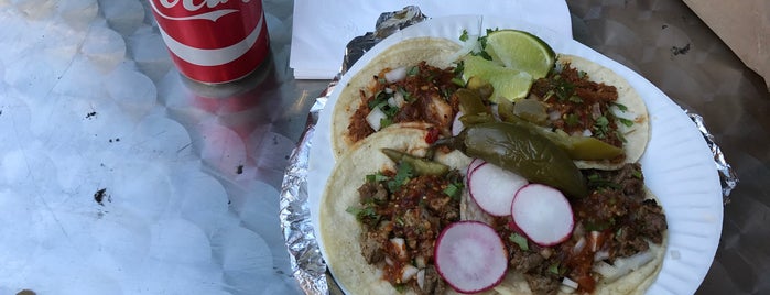 Los Compadres Taco Truck is one of SF FiDi lunch spots.