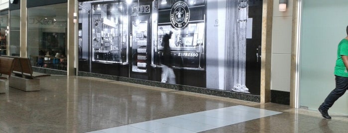 Starbucks is one of Lugares favoritos de Gaz.