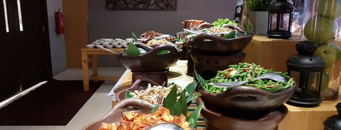 Harper MT Haryono is one of The 15 Best Places with a Breakfast Buffet in Jakarta.