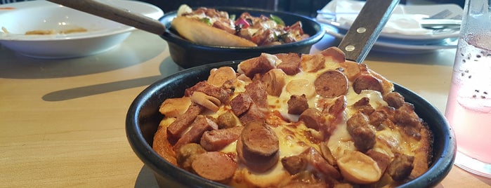 Pizza Hut is one of List of Culinary in Kemang Pratama.