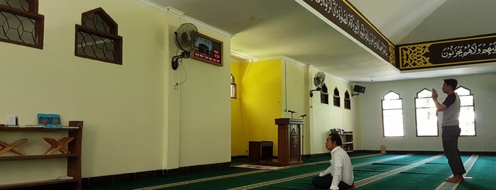 Masjid Kifayatul Abidin is one of 21 masjid.