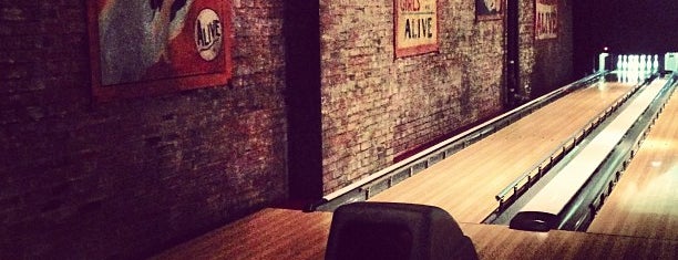 Brooklyn Bowl is one of Tempat yang Disukai Marlon.