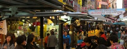 Mercado Namdaemun is one of Seoul.