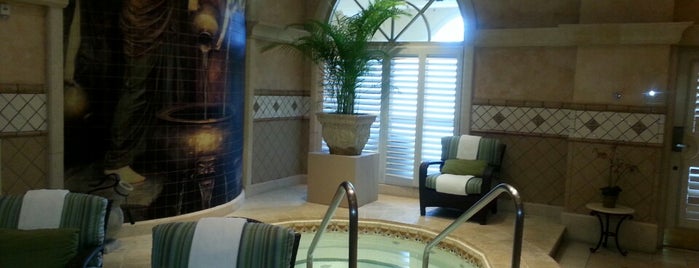 The Ritz-Carlton Spa is one of Orte, die Will gefallen.