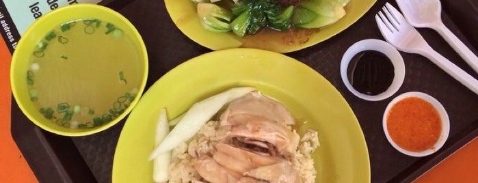 Tian Tian Hainanese Chicken Rice 天天海南鸡饭 is one of Makan Singapore.