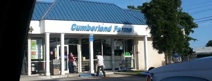 Cumberland Farms is one of Tempat yang Disukai Darrell.