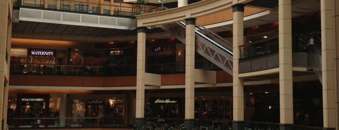 Pacific Place is one of Kannさんのお気に入りスポット.